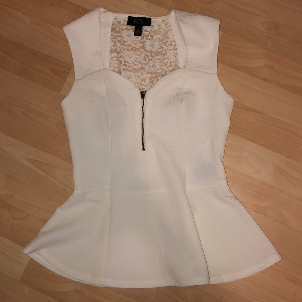 White blouse with lace and zipper